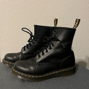 Dr. Martens 1460 WOMEN'S SMOOTH LEATHER LACE UP BOOTS